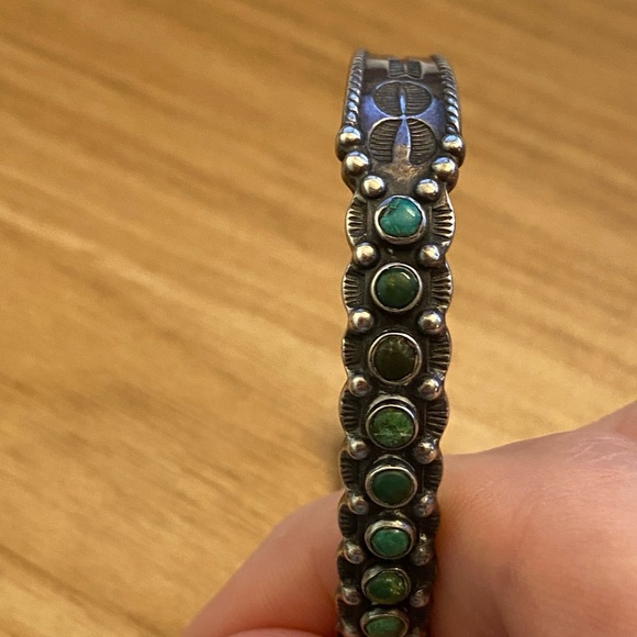 Beautiful vintage Navajo turquoise needlepoint 925 sterling silver bracelet - Picture 3 of 10